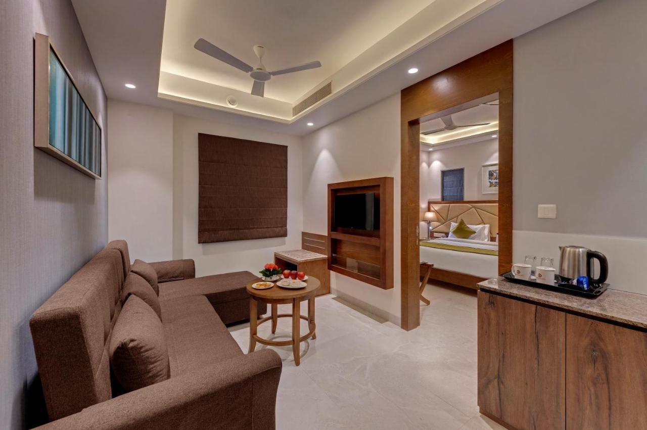 Click Hotel Aurangabad Екстериор снимка
